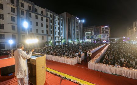 सीएलसी में दीपोत्सव का भव्य आयोजन, हज़ारों दीपों की रौशनी में जगमगाया परिसर, युवाओं को मिला ‘भारत प्रथम’ का संदेश