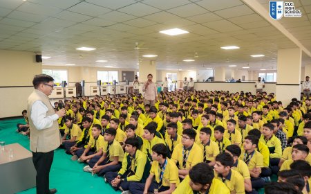 सीएलसी हाई स्कूल में ‘ट्रांसफ़ॉर्मेटिव ट्यूजडेज़’ के तहत विधिक जागरूकता कार्यक्रम आयोजित, विद्यार्थियों को साइबर सुरक्षा के प्रति किया जागरूक