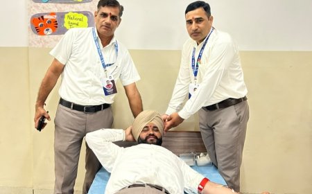 पंडित हरिनाथ चतुर्वेदी की 102वीं जयंती पर सीएलसी हाई स्कूल में रक्तदान शिविर का आयोजन